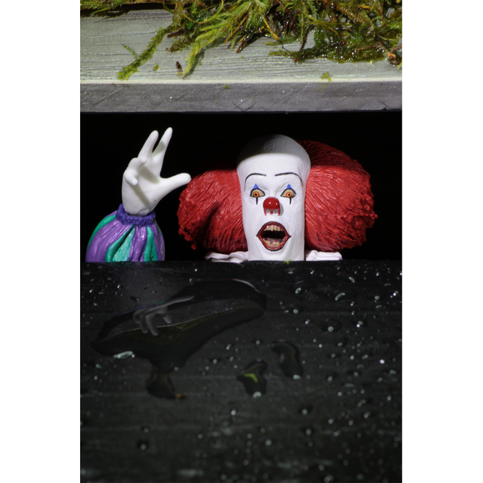 It Ultimate Pennywise (1990) 7-Inch Scale Action Figure