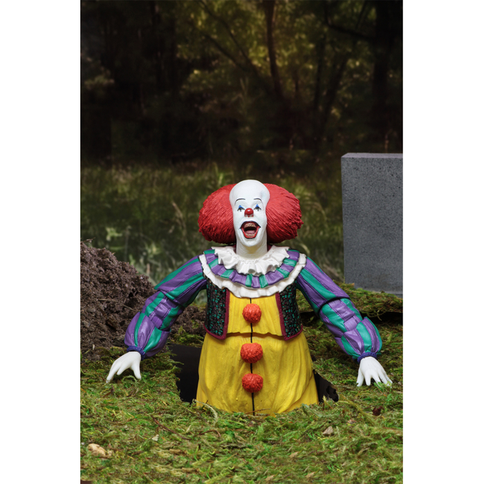 It Ultimate Pennywise (1990) 7-Inch Scale Action Figure