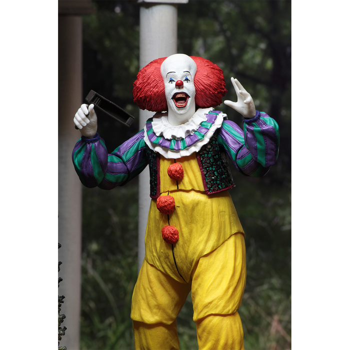 It Ultimate Pennywise (1990) 7-Inch Scale Action Figure