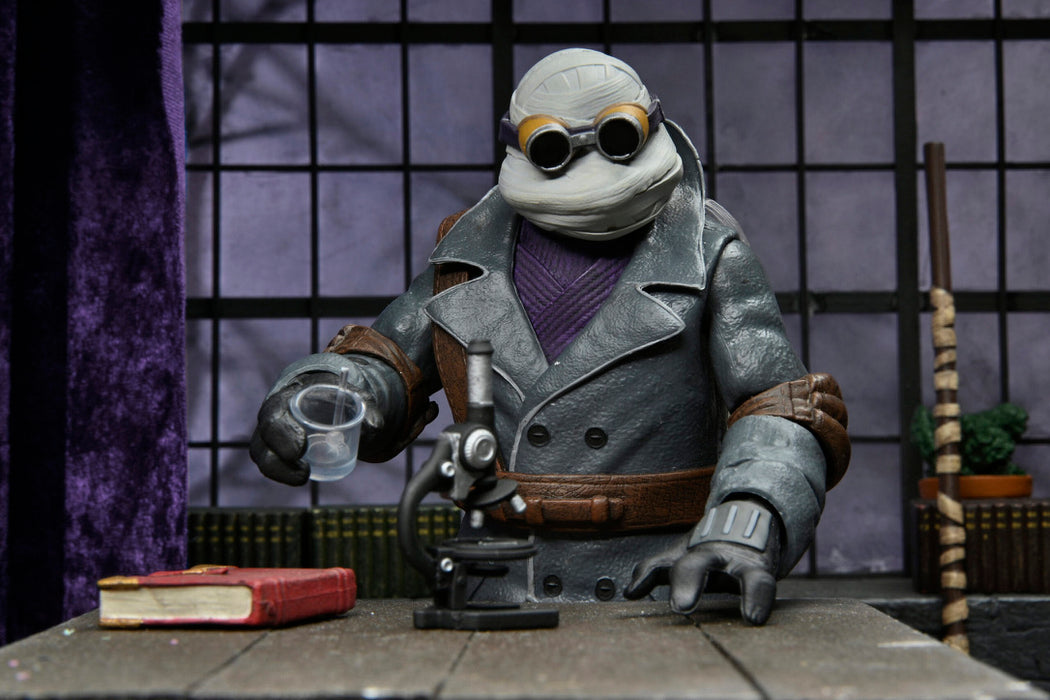 Universal Monsters x Teenage Mutant Ninja Turtles 7-Inch Scale Ultimate Donatello as The Invisible Man Action Figure