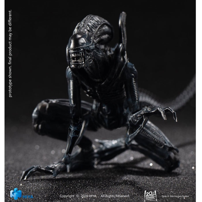 Aliens Crouching Alien Warrior 1:18 Scale Action Figure