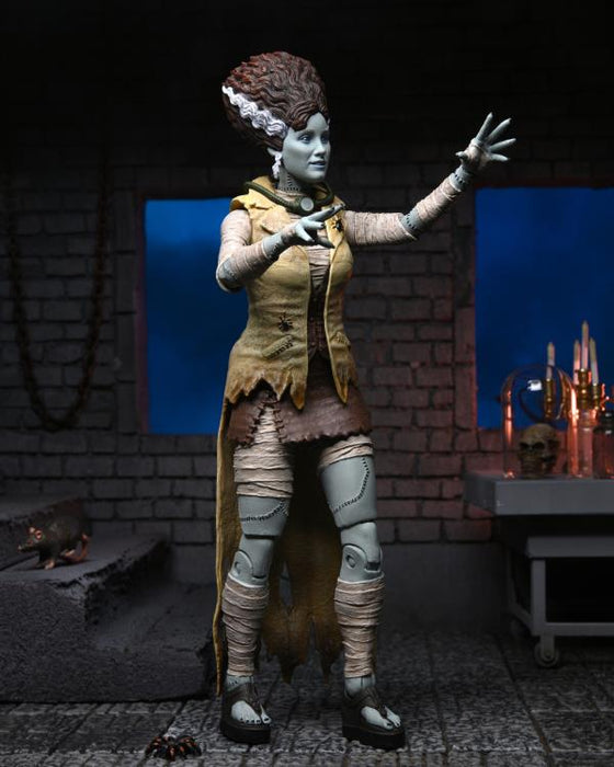 Universal Monsters x Teenage Mutant Ninja Turtles Ultimate April O'Neil as The Bride Of Frankenstein Action Figure